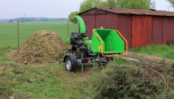 Astilladora de gasolina con chasis con freno  LS 100/27 CB